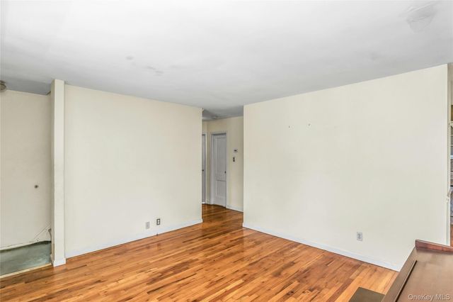 735 Muncey Road, West Islip, NY 11795