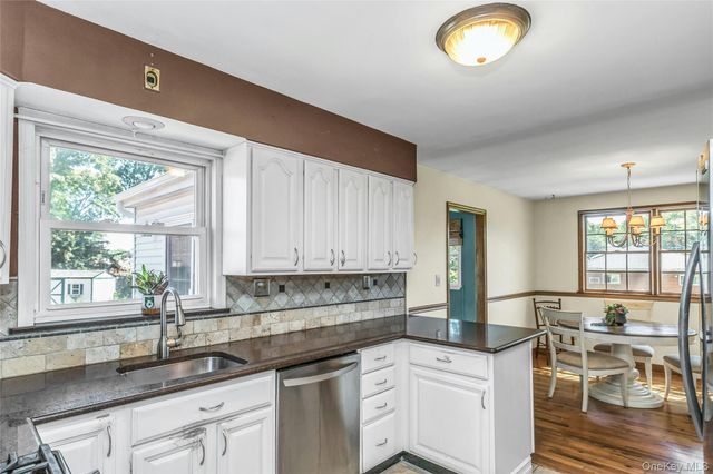 735 Muncey Road, West Islip, NY 11795