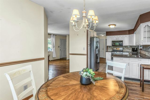 735 Muncey Road, West Islip, NY 11795
