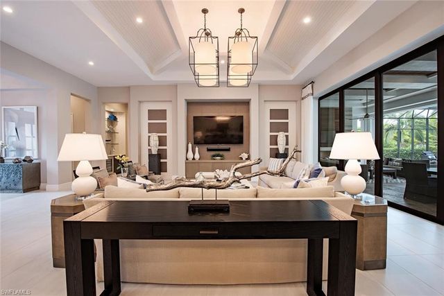 179 Mahogany DR, Naples, FL 34108