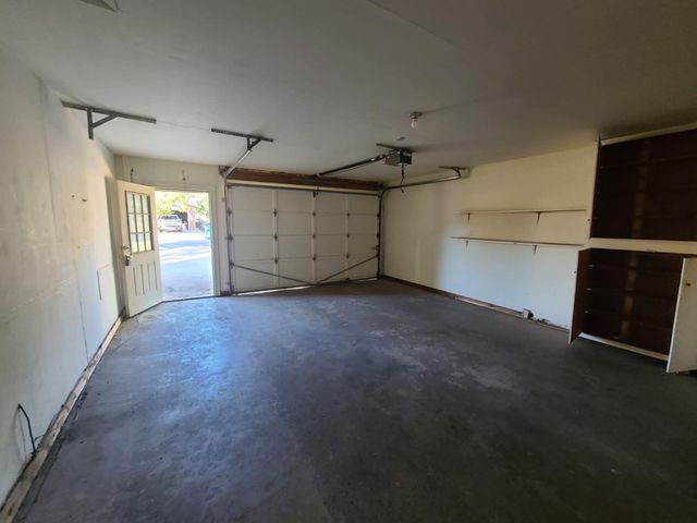 709 N Lake Dr, Kerrville, TX 78028