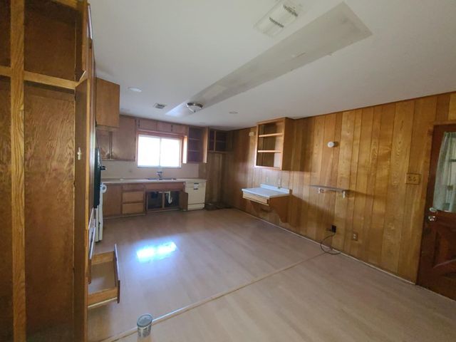 709 N Lake Dr, Kerrville, TX 78028