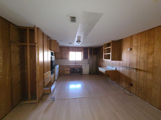 709 N Lake Dr, Kerrville, TX 78028