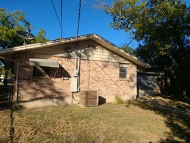 709 N Lake Dr, Kerrville, TX 78028