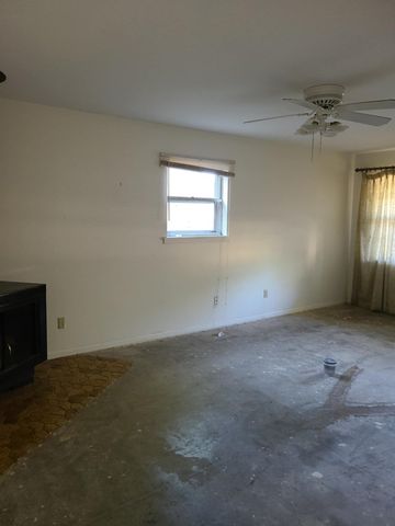 709 N Lake Dr, Kerrville, TX 78028