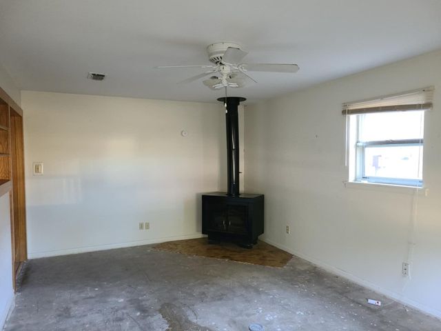 709 N Lake Dr, Kerrville, TX 78028