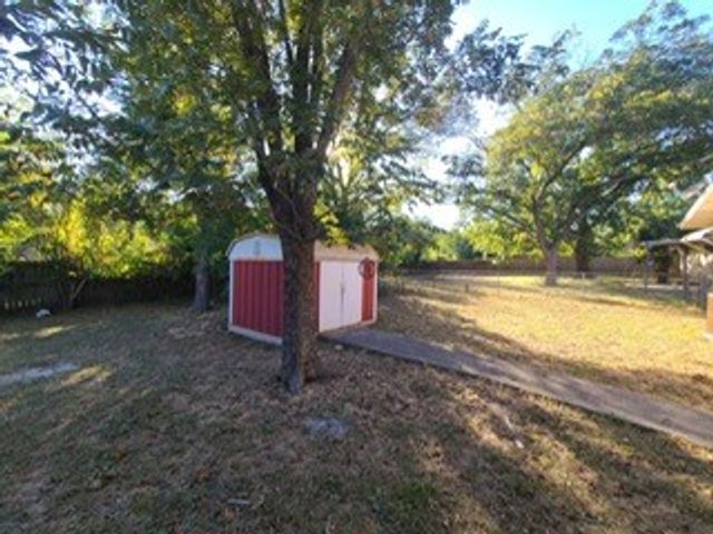 709 N Lake Dr, Kerrville, TX 78028