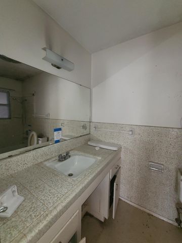 709 N Lake Dr, Kerrville, TX 78028
