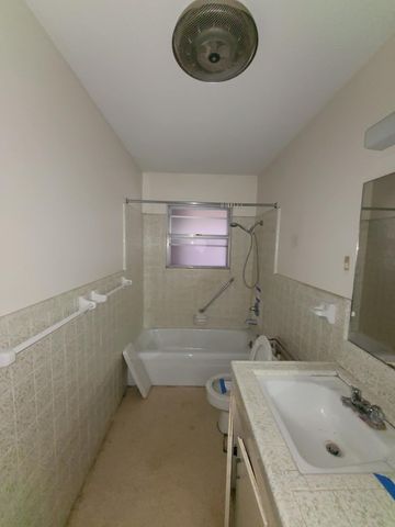 709 N Lake Dr, Kerrville, TX 78028