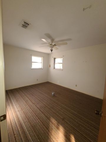709 N Lake Dr, Kerrville, TX 78028