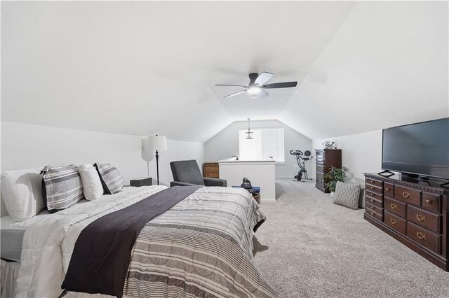 11320 S Pflumm Road, Olathe, KS 66215