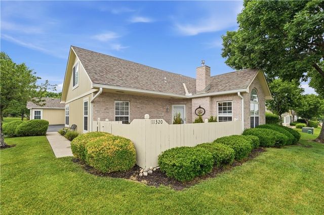 11320 S Pflumm Road, Olathe, KS 66215
