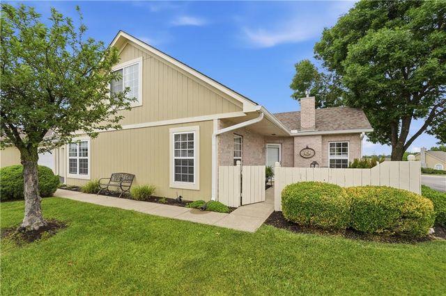11320 S Pflumm Road, Olathe, KS 66215