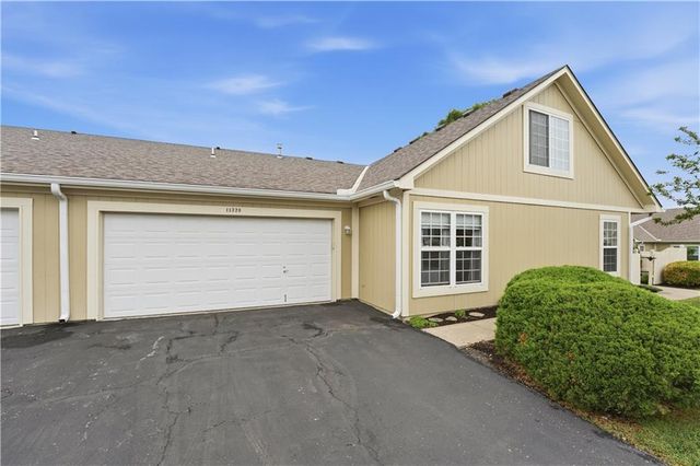 11320 S Pflumm Road, Olathe, KS 66215