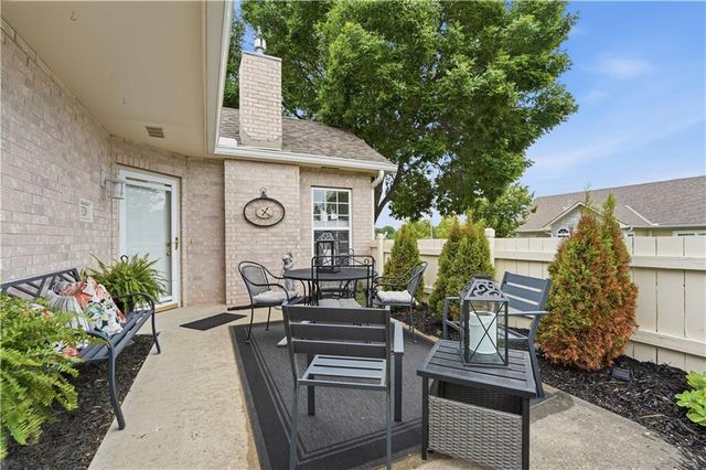 11320 S Pflumm Road, Olathe, KS 66215