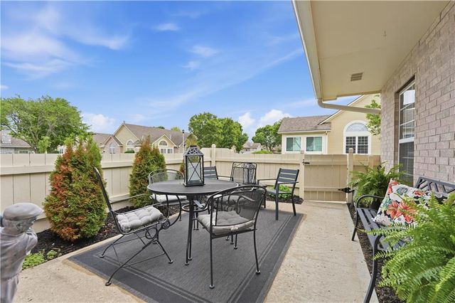 11320 S Pflumm Road, Olathe, KS 66215