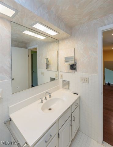 25111 S Woodland Road, Beachwood, OH 44122