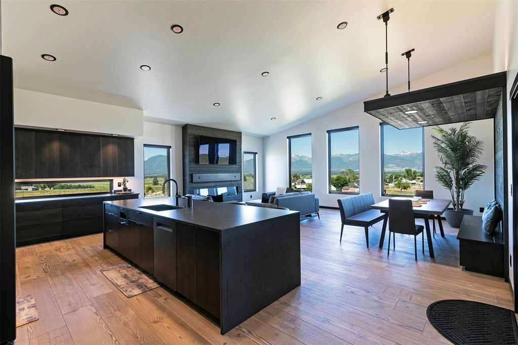 770 Coyote Creek Drive, Corvallis, MT 59828 photo 2