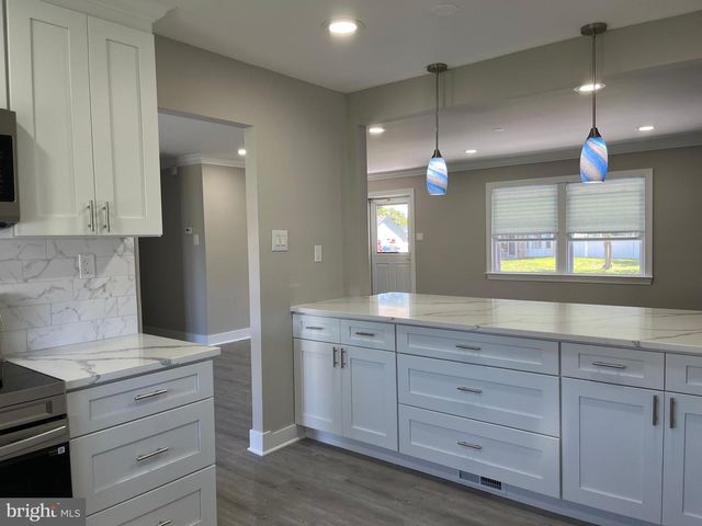 20 TWISTING LN, Willingboro, NJ 08046