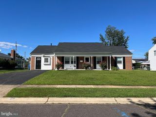20 TWISTING LN, Willingboro, NJ 08046