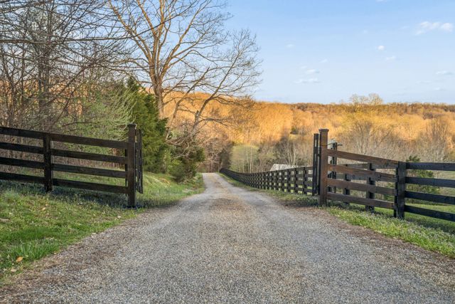 683 Johnson Branch Rd, Williamsport, TN 38487