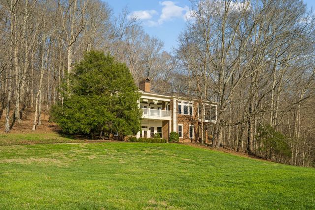 683 Johnson Branch Rd, Williamsport, TN 38487