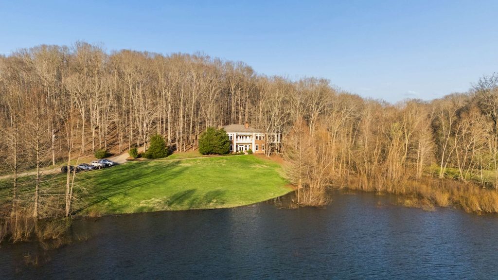 683 Johnson Branch Rd, Williamsport, TN 38487