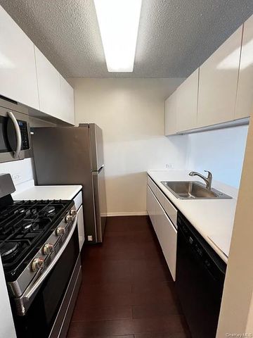 6254 97th Place 4G, Rego Park, NY 11374