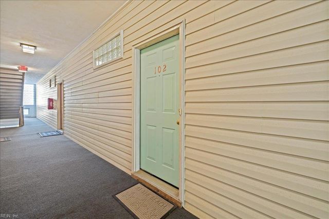 2325 W Great Neck Rd Apt 102, Virginia Beach, VA 23451