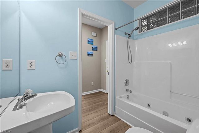 2325 W Great Neck Rd Apt 102, Virginia Beach, VA 23451