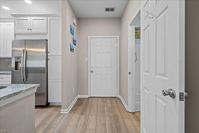 2325 W Great Neck Rd Apt 102, Virginia Beach, VA 23451