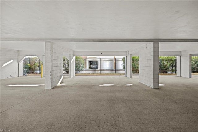 2325 W Great Neck Rd Apt 102, Virginia Beach, VA 23451