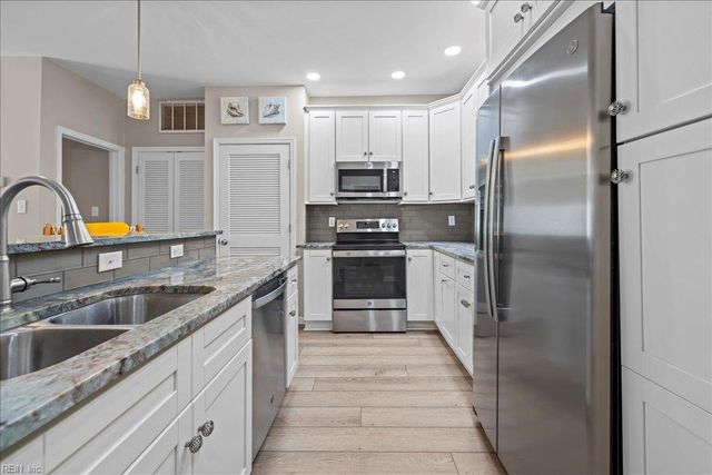 2325 W Great Neck Rd Apt 102, Virginia Beach, VA 23451