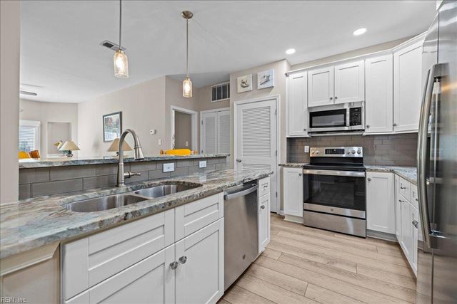 2325 W Great Neck Rd Apt 102, Virginia Beach, VA 23451