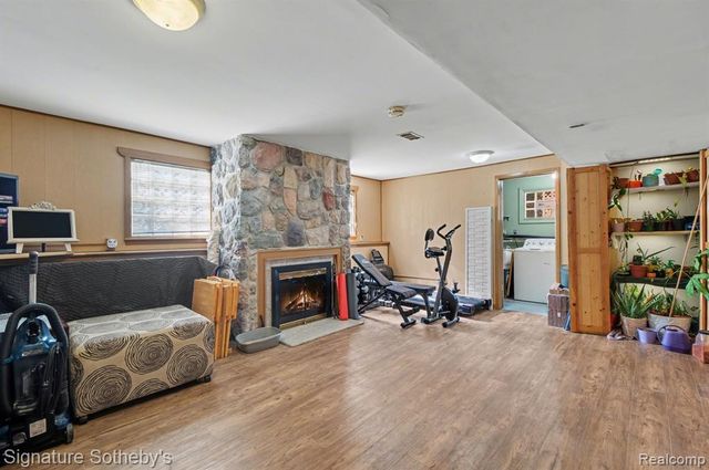 2067 Champagne Drive, Ann Arbor, MI 48108