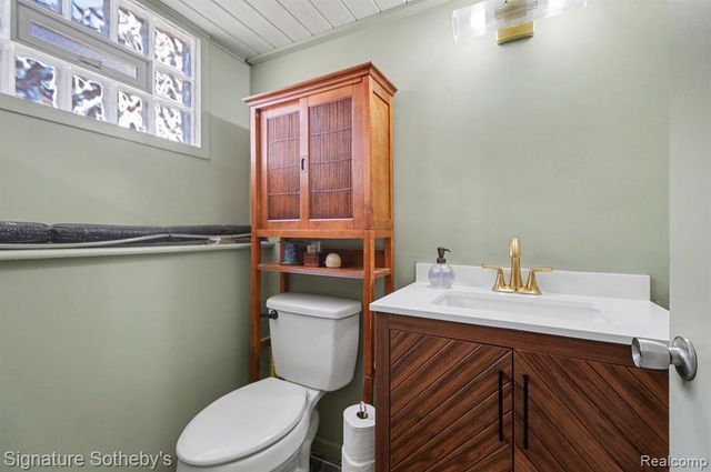 2067 Champagne Drive, Ann Arbor, MI 48108