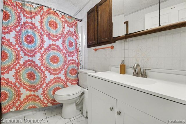 2067 Champagne Drive, Ann Arbor, MI 48108