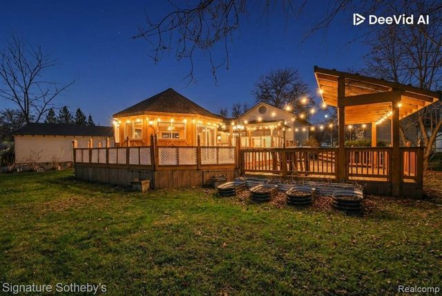 2067 Champagne Drive, Ann Arbor, MI 48108