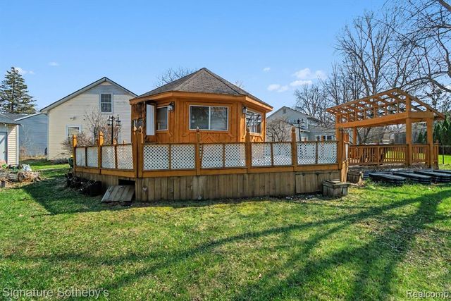 2067 Champagne Drive, Ann Arbor, MI 48108