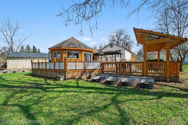 2067 Champagne Drive, Ann Arbor, MI 48108