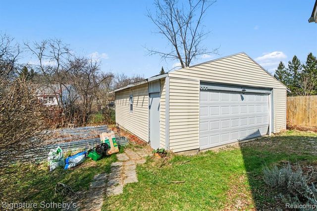 2067 Champagne Drive, Ann Arbor, MI 48108