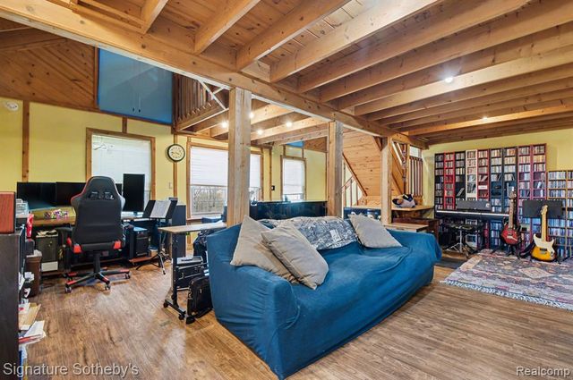 2067 Champagne Drive, Ann Arbor, MI 48108