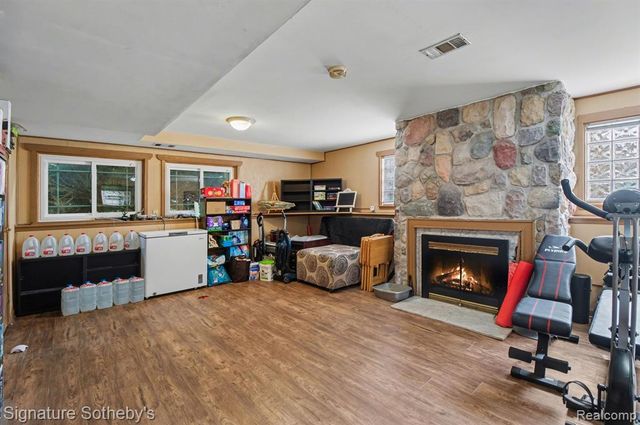 2067 Champagne Drive, Ann Arbor, MI 48108