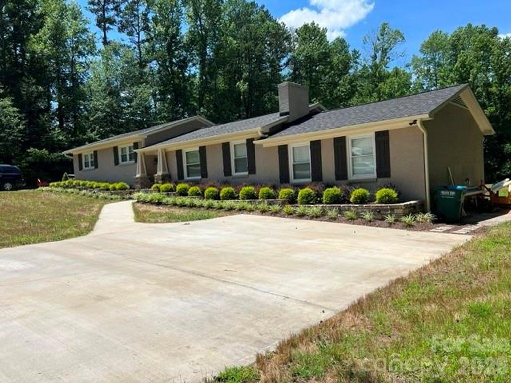 903 N 8th Street, Bessemer City, NC 28016