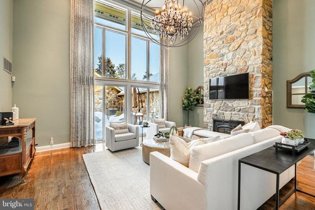 1256 ROUND HILL RD, Bryn Mawr, PA 19010