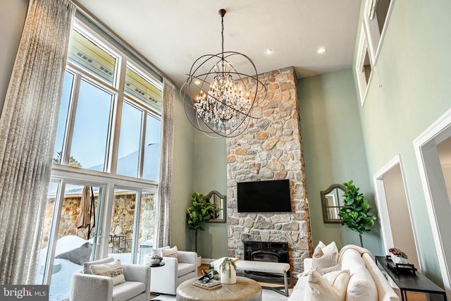 1256 ROUND HILL RD, Bryn Mawr, PA 19010