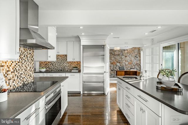 1256 ROUND HILL RD, Bryn Mawr, PA 19010