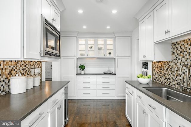 1256 ROUND HILL RD, Bryn Mawr, PA 19010