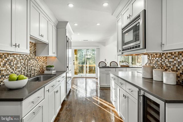 1256 ROUND HILL RD, Bryn Mawr, PA 19010