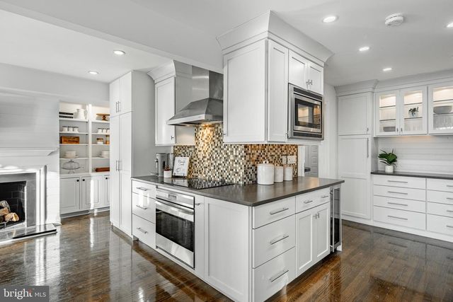 1256 ROUND HILL RD, Bryn Mawr, PA 19010